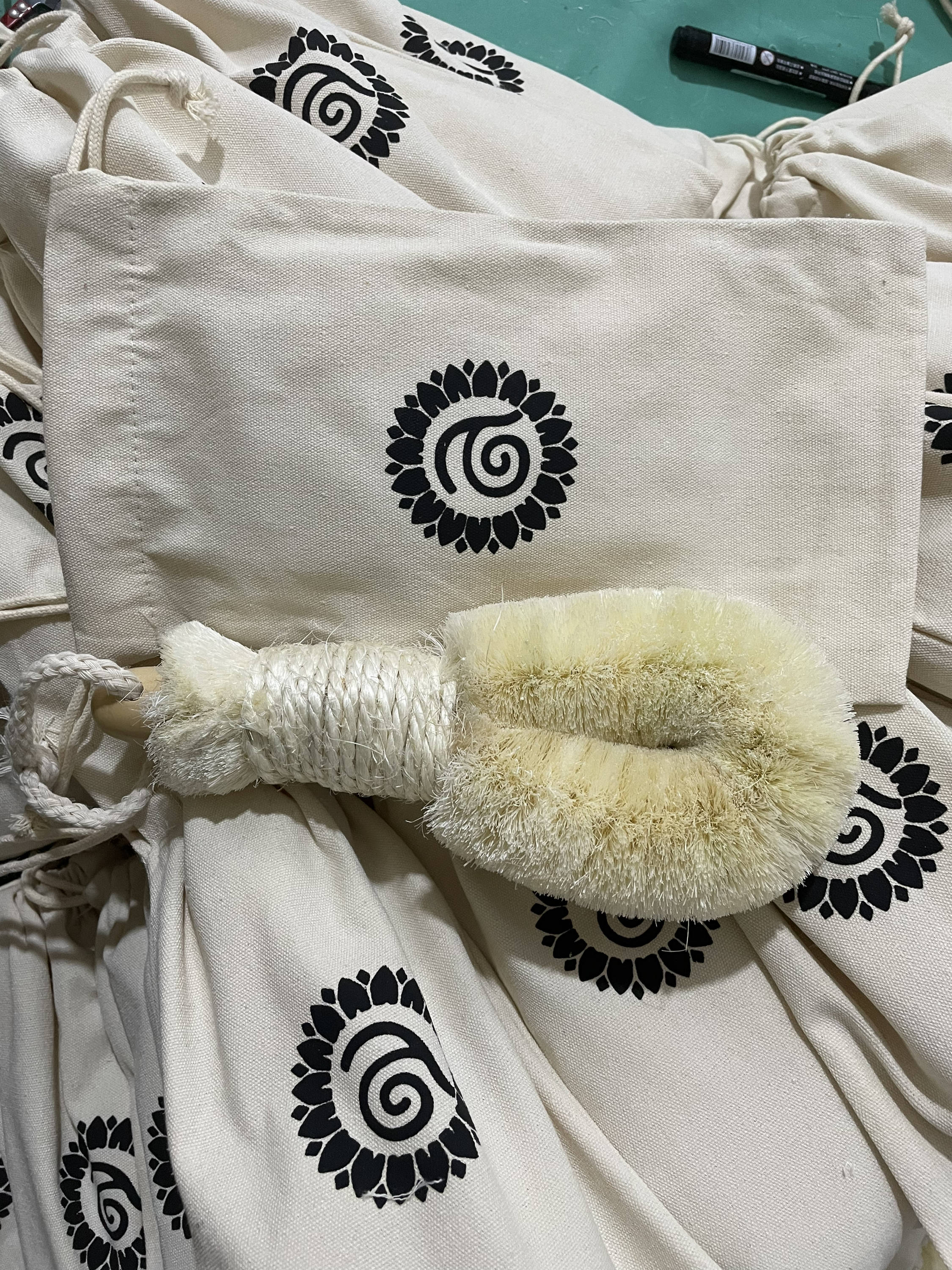 Brushes, Japanese Sisal Natural Sisal can be used for a wet massage, to revitalize and stimulate the circulation, opening the pores of your skin to let them absorb more oxygen, while providing a deep cleansing for healthier and younger looking skin. It is also helpful to fight and prevent ingrown hairs.